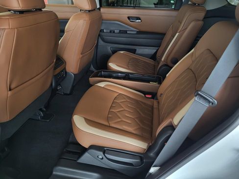 New 2026 Nissan Pathfinder Platinum FWD image 15