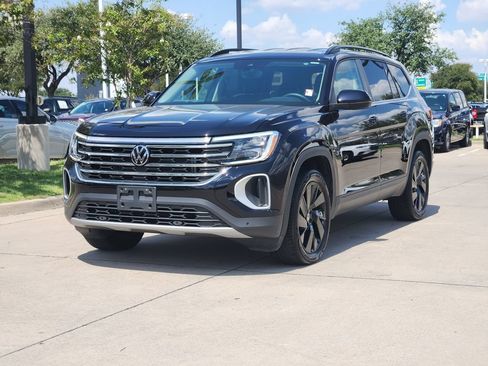 Used 2024 Volkswagen Atlas SE FWD image 2