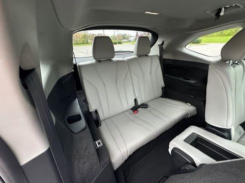 Used 2023 Acura MDX SH-AWD w/ Technology Package image 18
