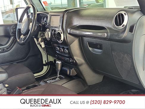 Used 2015 Jeep Wrangler Unlimited Rubicon w/ Dual Top Group AWD/4WD image 29