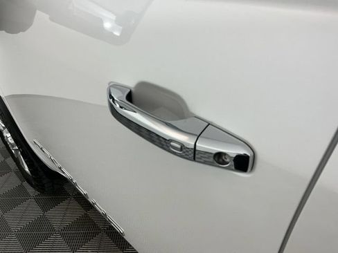Used 2022 GMC Sierra 3500 Denali AWD/4WD image 14