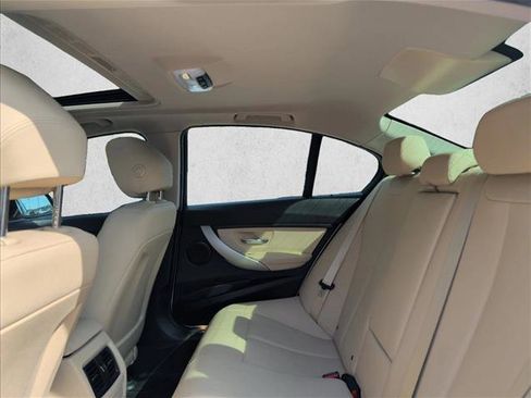 Used 2017 BMW 320i Sedan RWD image 17