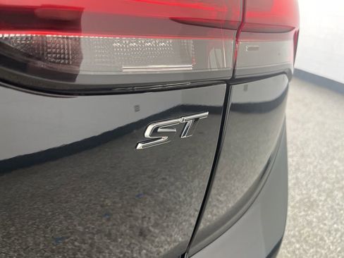 Used 2023 Buick Envision Essence w/ Sport Touring Package image 6