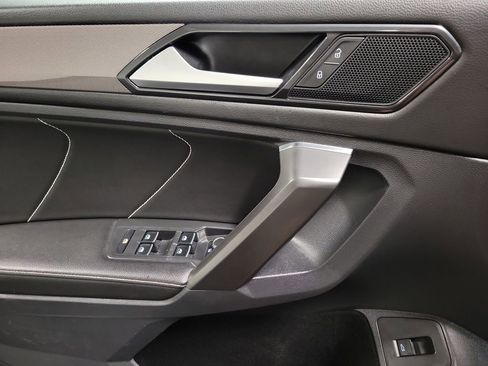 Used 2022 Volkswagen Tiguan SE AWD/4WD image 19
