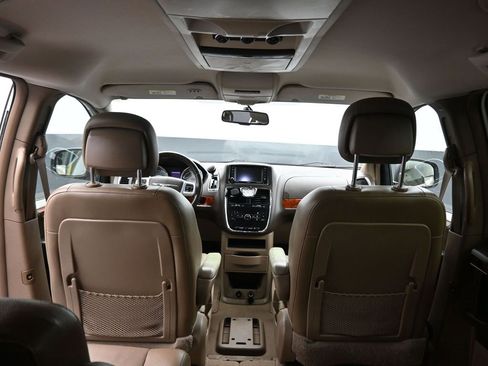 Used 2014 Chrysler Town & Country Touring image 36