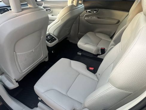 Used 2020 Volvo XC90 T6 Momentum AWD/4WD image 21