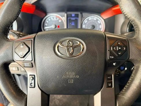 Used 2020 Toyota Tacoma TRD Sport AWD/4WD image 23