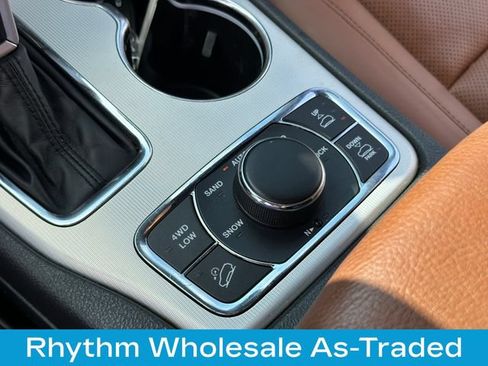 Used 2020 Jeep Grand Cherokee Summit w/ Platinum Series Group AWD/4WD image 32