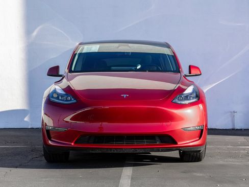 Used 2024 Tesla Model Y Long Range AWD/4WD image 2