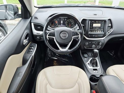 Used 2018 Jeep Cherokee Limited w/ Trailer Tow Group AWD/4WD image 10