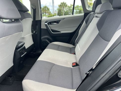 Used 2020 Toyota RAV4 XLE image 32