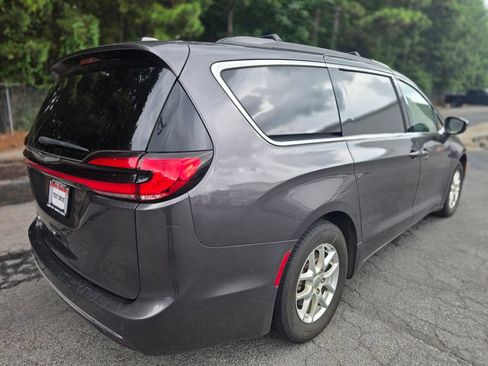 Used 2022 Chrysler Pacifica Touring-L FWD image 7