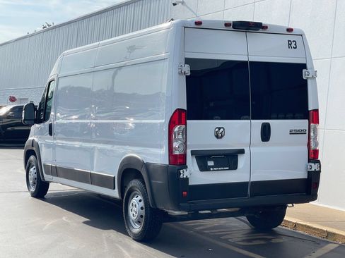 Used 2023 RAM ProMaster 2500 FWD image 5