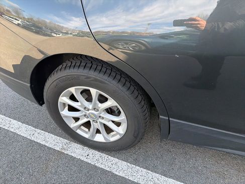 Used 2018 Chevrolet Equinox LT image 3