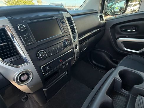 Used 2019 Nissan Titan SV image 30