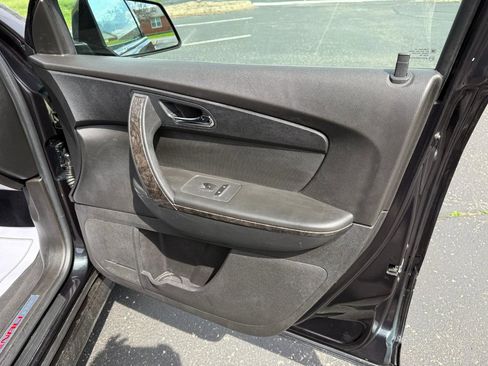 Used 2011 GMC Acadia Denali image 25