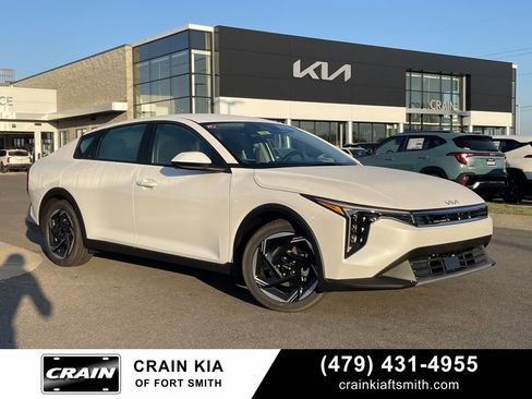 New 2025 Kia K4 EX image 1