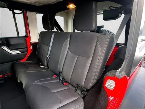 Used 2016 Jeep Wrangler Unlimited Rubicon w/ Connectivity Group image 27