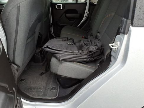 Used 2024 Jeep Gladiator Sport image 13