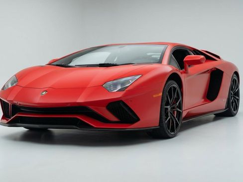 Used 2019 Lamborghini Aventador S image 1