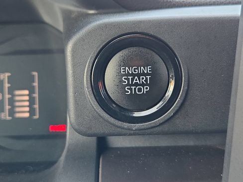 Certified 2025 Toyota Tacoma SR5 AWD/4WD image 20
