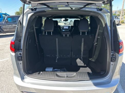 New 2026 Chrysler Pacifica Select image 41