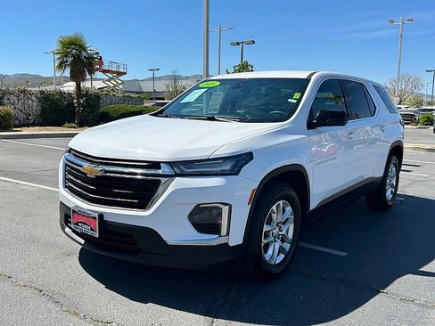 Used 2023 Chevrolet Traverse LS image 7