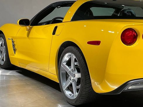 Used 2005 Chevrolet Corvette Coupe w/ Preferred Equipment Group RWD image 51
