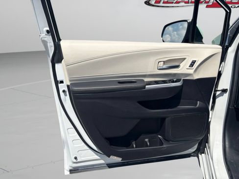Used 2026 Toyota Sienna Platinum AWD/4WD image 18