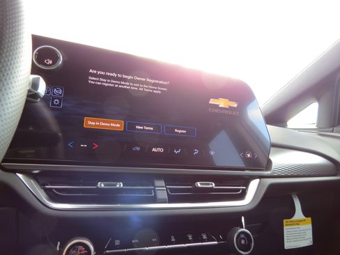 New 2026 Chevrolet Equinox EV LT image 18