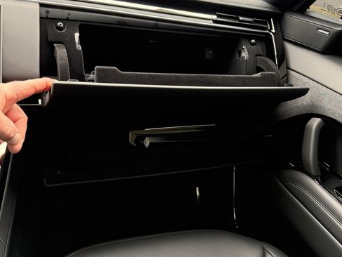 Used 2025 Land Rover Range Rover Sport Dynamic SE image 35