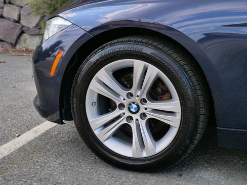 Used 2017 BMW 330i xDrive Sedan w/ Premium Package AWD/4WD image 41