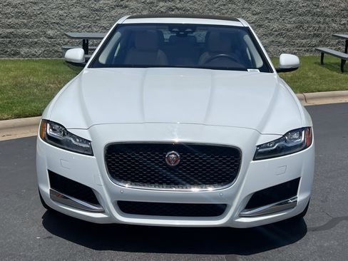 Used 2017 Jaguar XF Prestige RWD image 5
