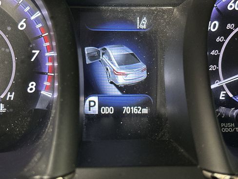 Used 2016 Toyota Avalon Limited image 19