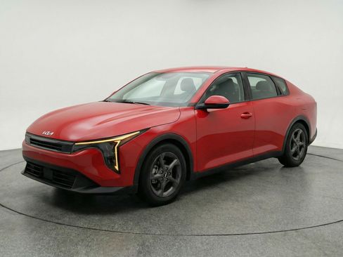 Used 2025 Kia K4 LXS image 3