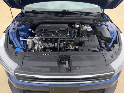 Used 2025 Kia K4 LXS image 32