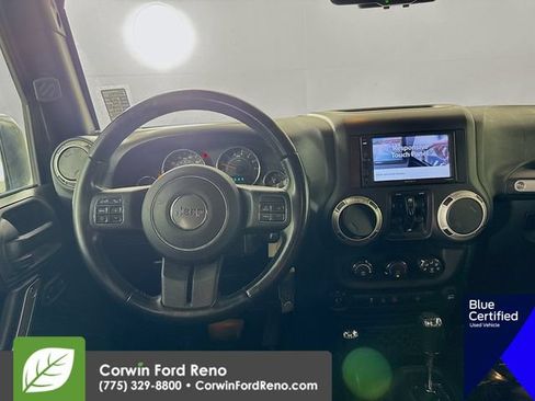 Used 2018 Jeep Wrangler Unlimited Sahara w/ Connectivity Group AWD/4WD image 22