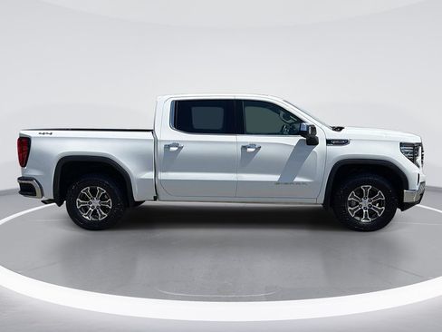Used 2025 GMC Sierra 1500 SLT AWD/4WD image 3