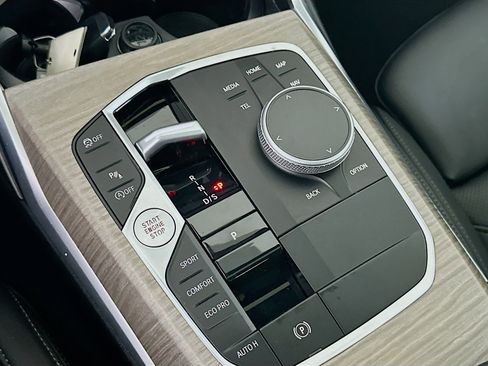 Used 2025 BMW 330i Sedan image 24