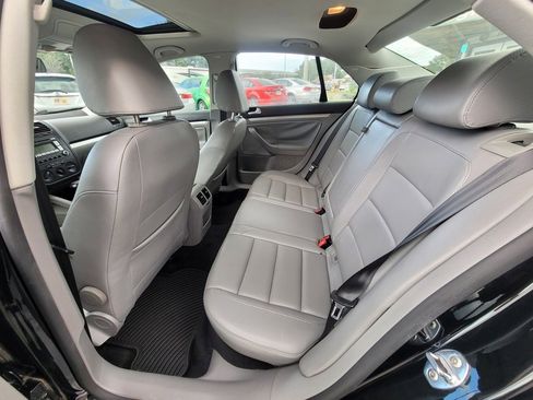 Used 2009 Volkswagen Jetta Wolfsburg Edition image 18