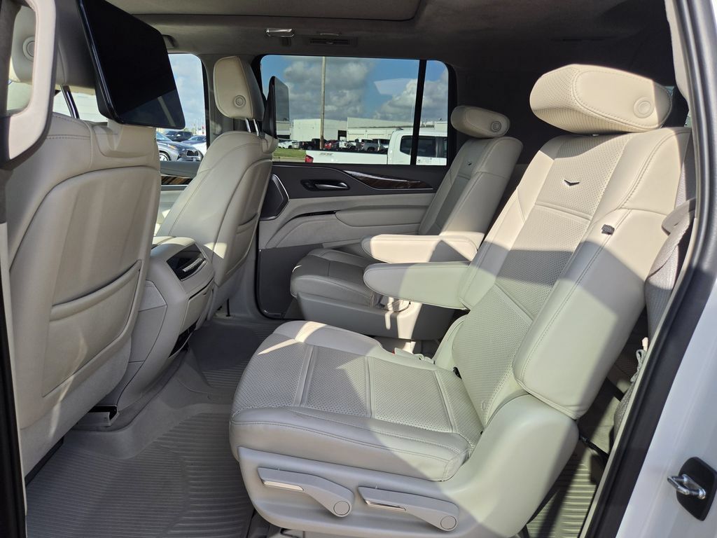 Used 2022 Cadillac Escalade ESV Premium Luxury Platinum AWD/4WD image 29