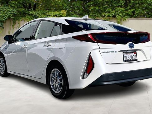 Certified 2020 Toyota Prius Prime LE image 4