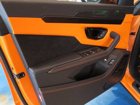 Used 2024 Lamborghini Urus S AWD/4WD image 13