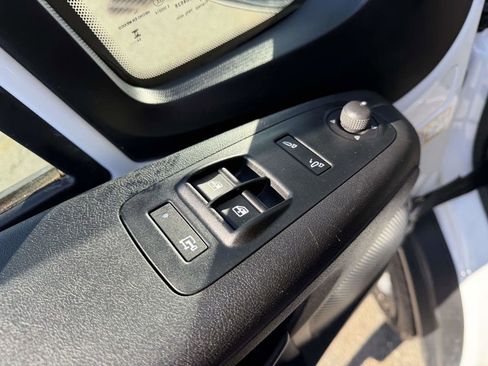 Used 2025 RAM ProMaster 2500 w/ Convenience Group image 19