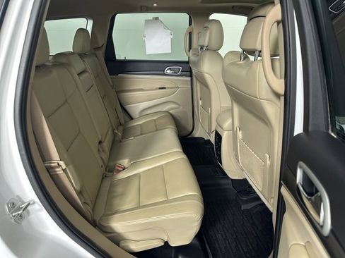 Used 2021 Jeep Grand Cherokee Limited image 16
