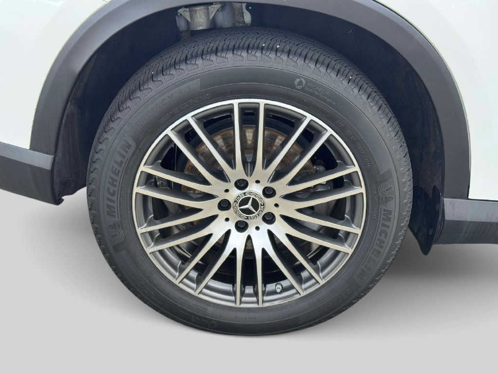 Used 2025 Mercedes-Benz GLC 300 4MATIC image 9