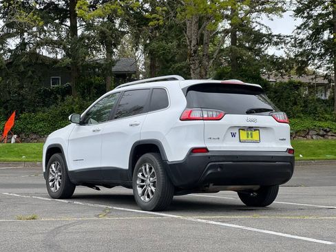 Used 2019 Jeep Cherokee Latitude Plus AWD/4WD image 3