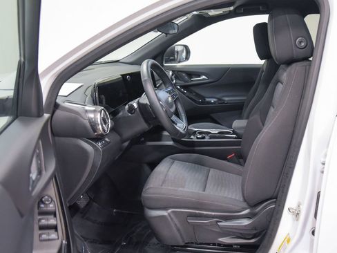 Used 2026 Chevrolet Equinox LT image 2