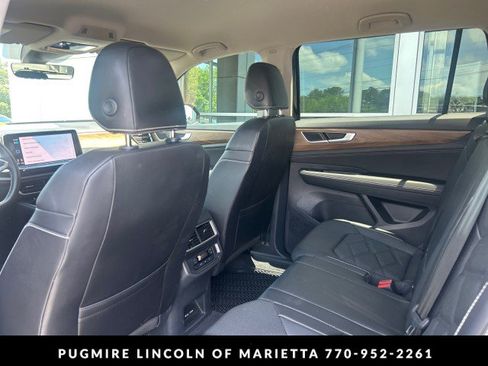 Used 2024 Volkswagen Atlas SE FWD image 4