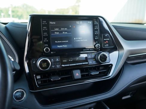 Used 2022 Toyota Highlander XLE FWD image 8